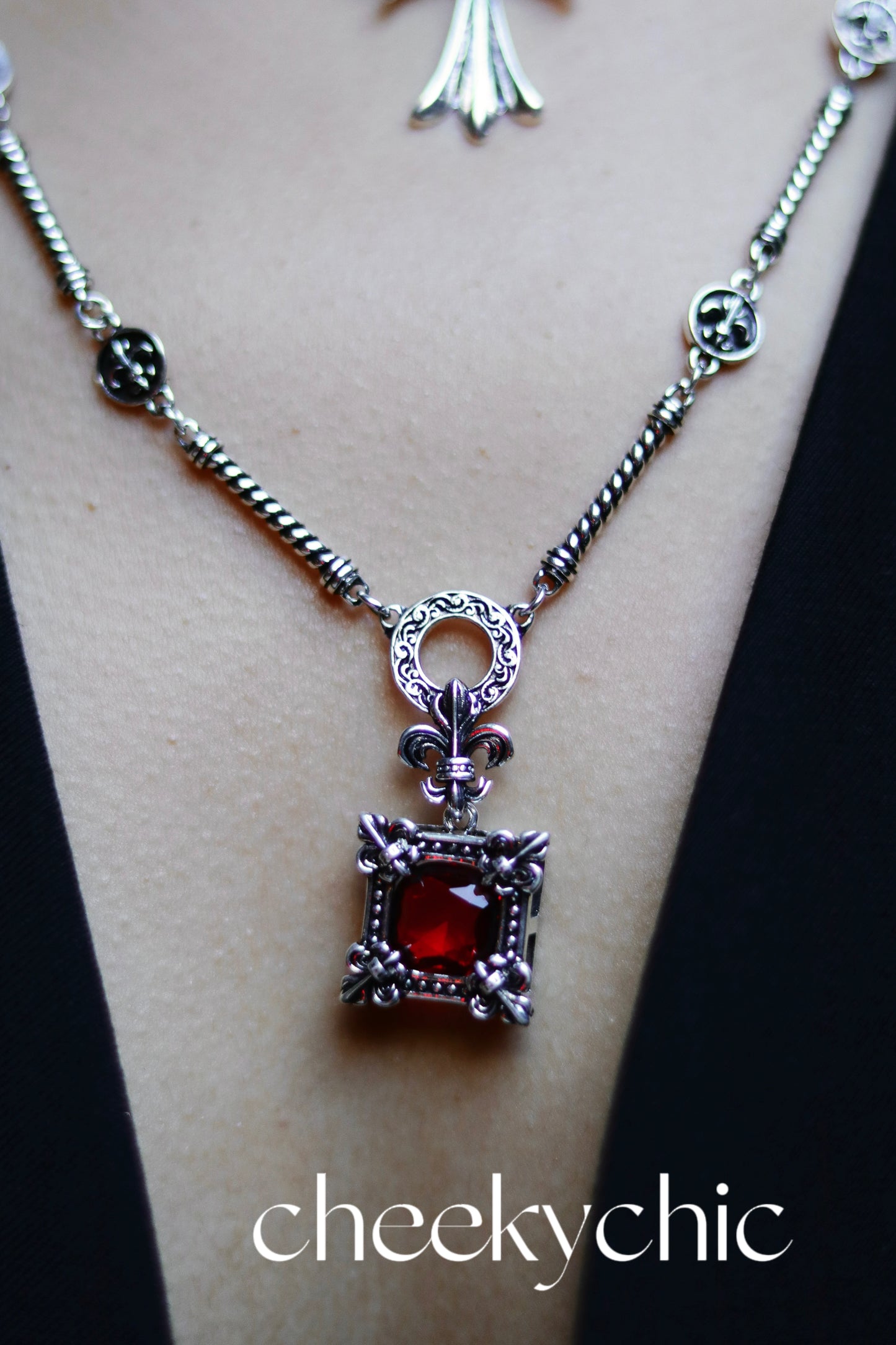 Mystery Ruby Stone Vintage Necklace 💌