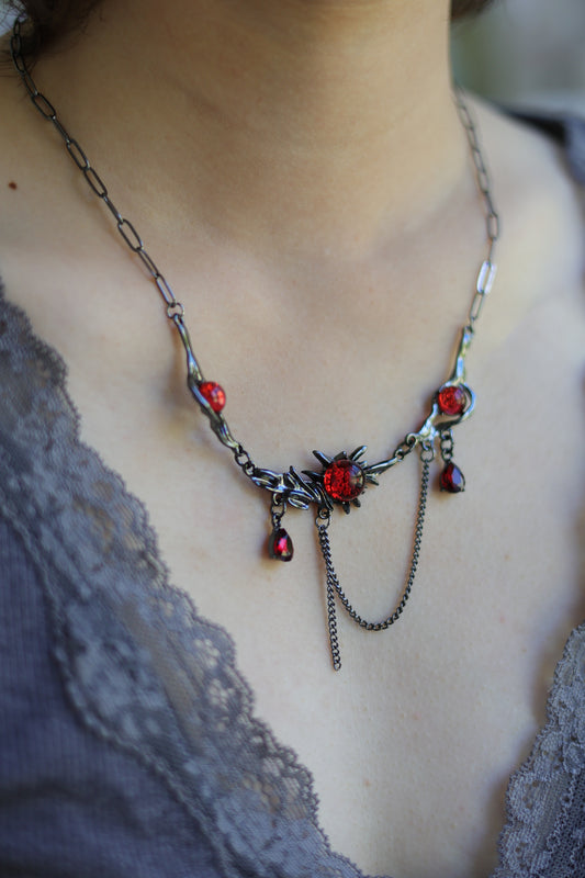 Crimson Thorn Drape Necklace ✧