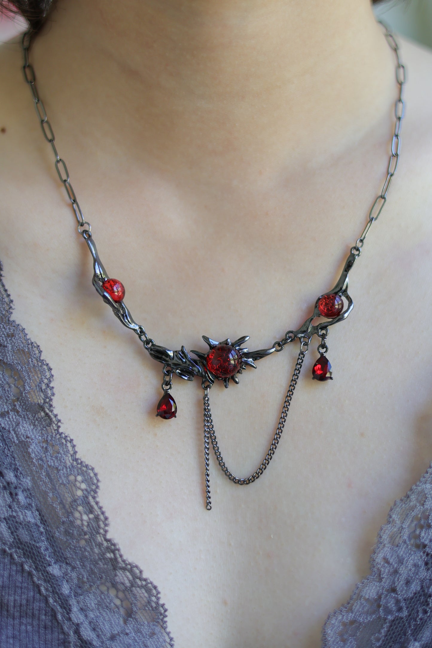 Crimson Thorn Drape Necklace ✧